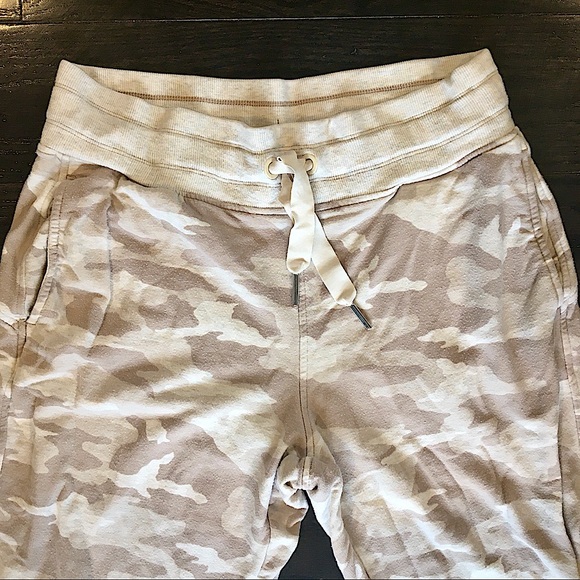 Athleta Balance Printed Jogger in Camo Lux Oatmeal Heather - Picture 6 of 16